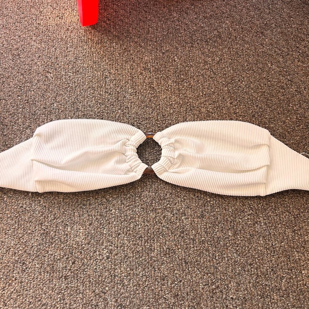 White Ribbed Strapless Bikini Top with Tortoiseshell Clasp